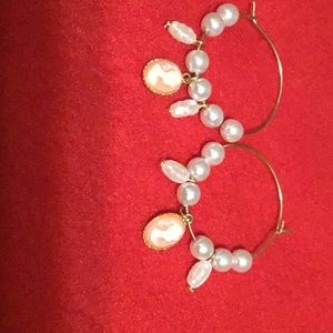 Beautiful Vintage Cameo & Pearl Accented Hoop Earrings In Excellent Condition